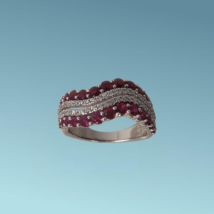 Anello con design elegante a doppia fila ondeggiante con i rubini laterali e i diamanti al centro