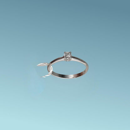 Anello Solitario in oro bianco 18kt di Meteore Gioielli con diamante naturale taglio brillante 0.15 carati G/VS. Simbolo di amore e unione. Perfetto per proposte di fidanzamento