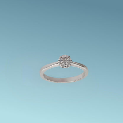 Anello Solitario in oro bianco 18kt di Meteore Gioielli con diamanti naturali taglio navette e diamante centrale taglio carrè per un totale di 0.16 carati G/VS