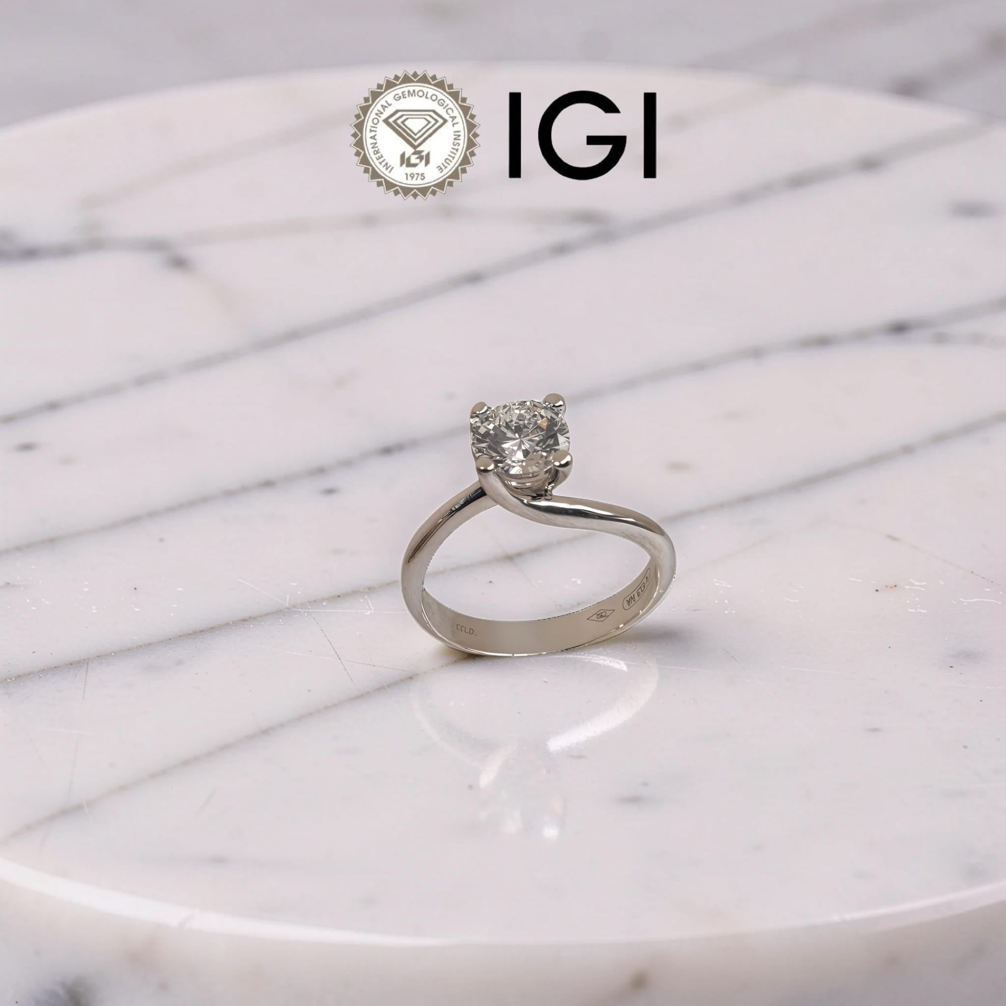 anello solitario ideale per fidanzamento o proposta i matrimonio in oro con diamante di laboratorio certificato IGI D/VVS1