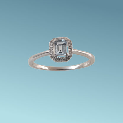 Anello in oro bianco 18kt di Meteore gioielli con Acquamarina naturale taglio rettangolare ct 0.24 con contorno di diamanti naturali taglio brillante 0.09ct.