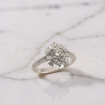 Anello floreale in oro bianco 18Kt con diamante centrale taglio brillante da 0,51 ct e diamanti taglio marquise e brillante Meteore Gioielli