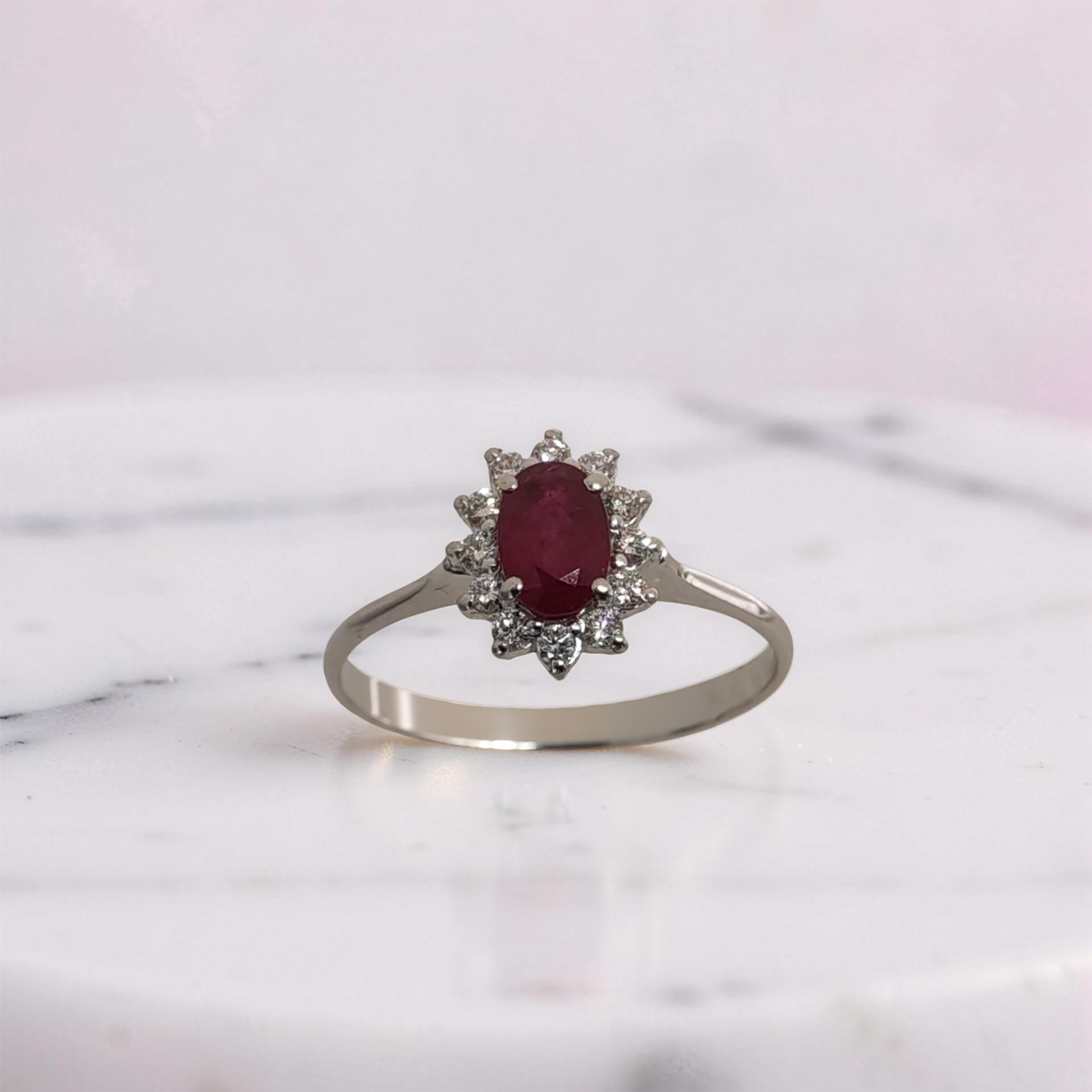 Anello in oro bianco 18Kt con rubino naturale da 0.66 ct e diamanti Meteore Gioielliù