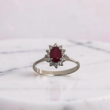 Anello in oro bianco 18Kt con rubino naturale da 0.66 ct e diamanti Meteore Gioielliù