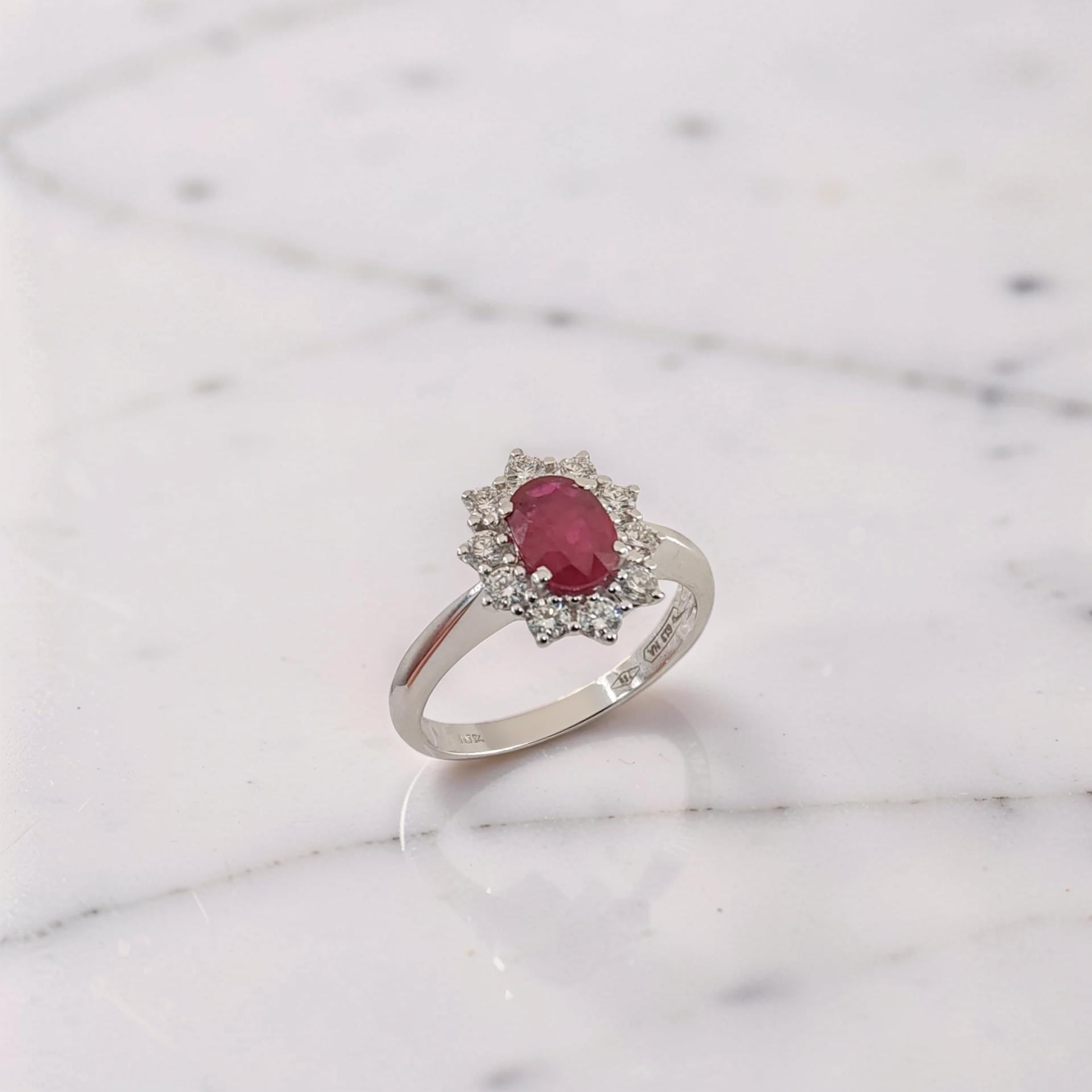 Anello in oro bianco 18Kt con rubino naturale da 0,98 ct e diamanti da 0,48 ct firmato Meteore Gioielli