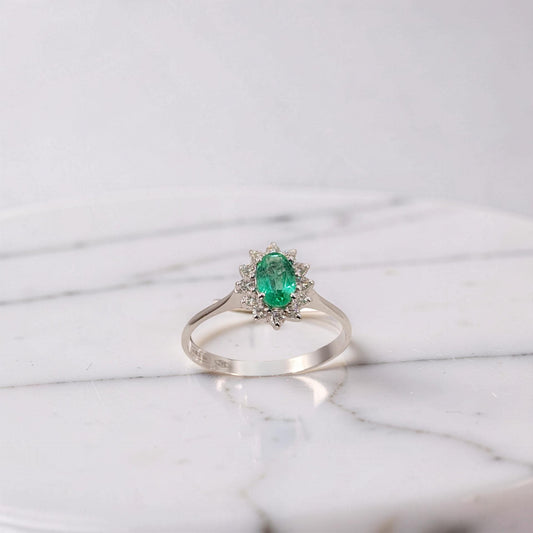 Anello in Oro Bianco 18Kt con Smeraldo Naturale 0.43 ct e Diamanti Naturali 0.16 ct Meteore Gioielli