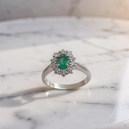 Anello in Oro Bianco 18Kt con Smeraldo Naturale da 0.44 ct e Diamanti da 0.33 ct  G VS1 di Meteore Gioielli
