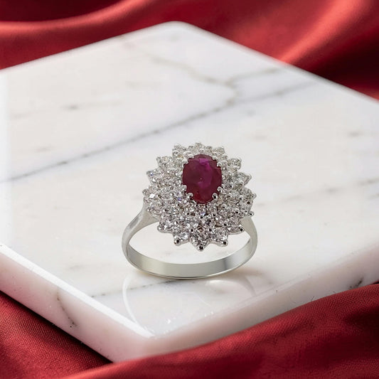Anello oro bianco 18kt con rubino naturale ovale 0,88 ct e tre giri di diamanti, vista frontale