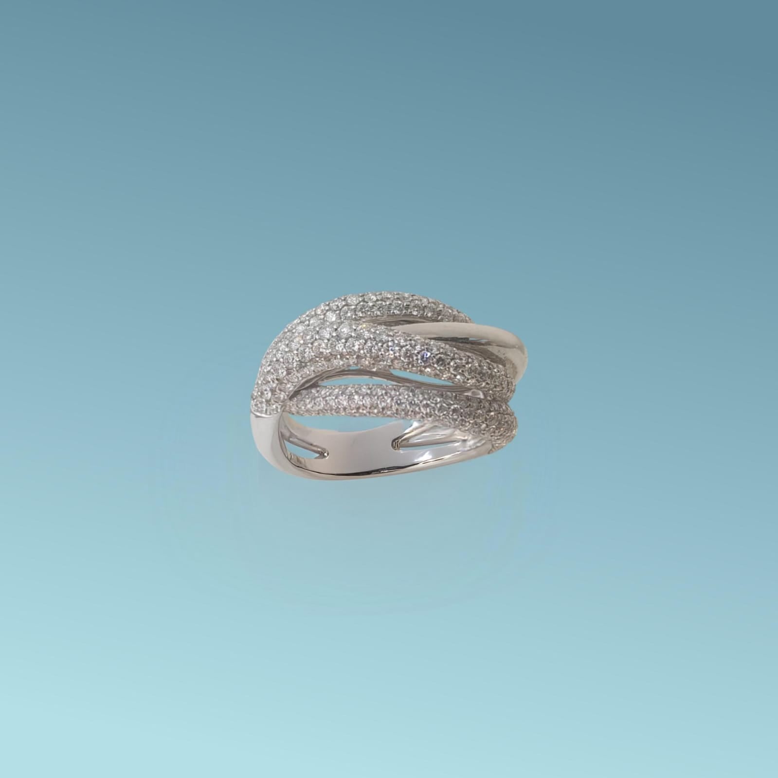 Anello pavé di Meteore Gioielli in oro bianco è composto da diamanti naturali taglio brillante per un totale di 1.85 ct