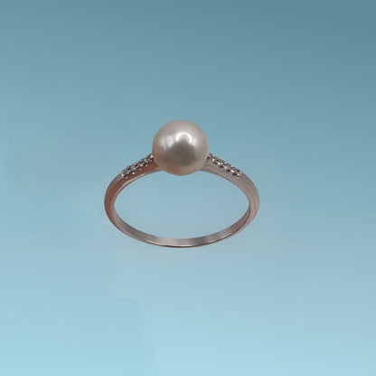 Anello in oro bianco 18kt di Mirco Visconti con perla di coltivazione in acqua dolce diam 6.5-7 e pavè di diamanti naturali taglio brillante ct 0.03