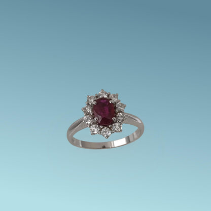 Anello in Oro Bianco 18k di Meteore Gioielli con al centro un rubino naturale da 85 carati taglio ovale e diamanti naturali per un totale di 0. 47 carati.