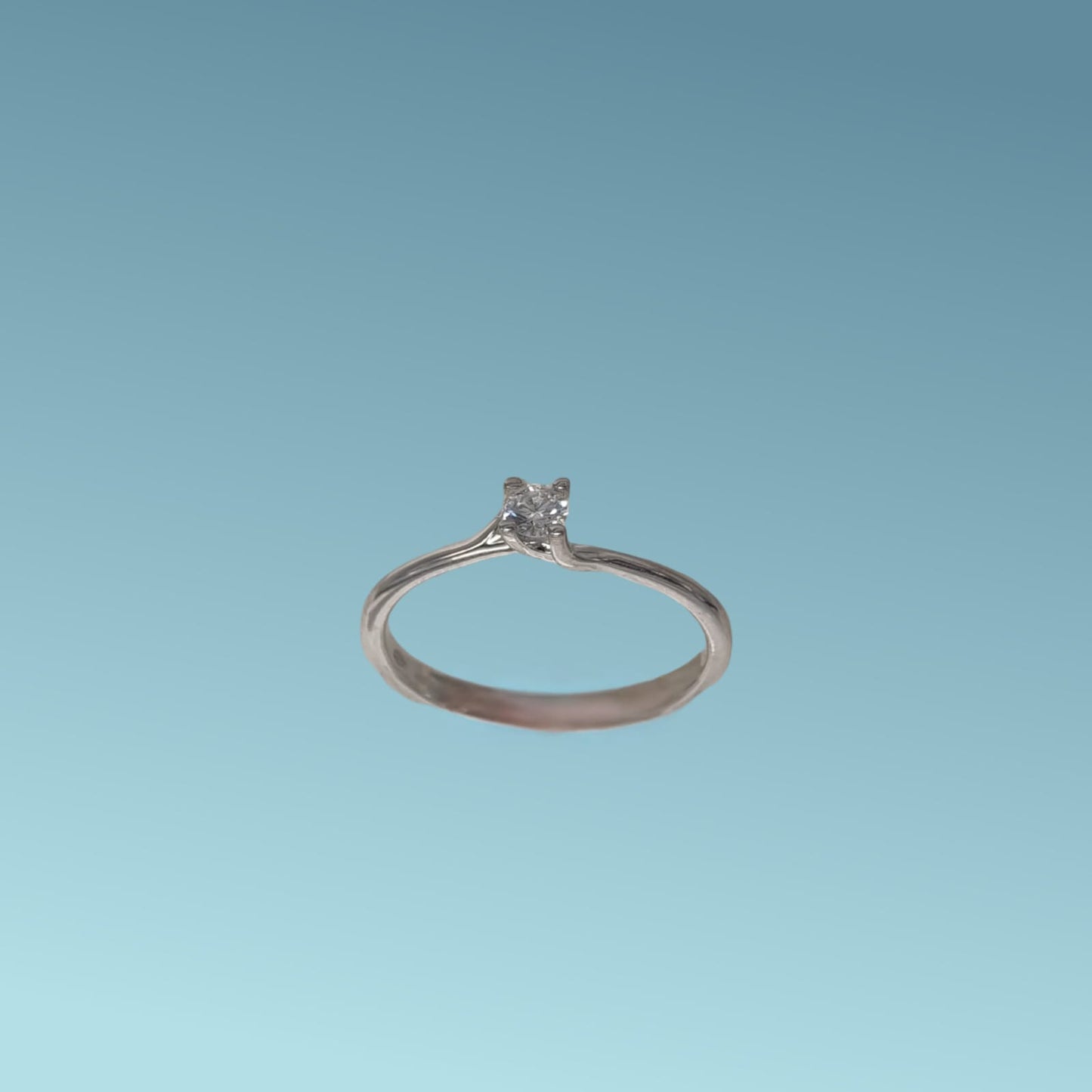 anello solitario in oro bianco 18kt di meteore gioielli con diamante naturale taglio brillante 0.10carati g/vs. simbolo di amore e unione. perfetto per proposte di fidanzamento