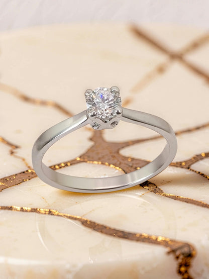 Anello solitario modello classico 4 griffe in oro bianco 18kt con diamante naturale 0,30 ct colore D purezza VVS2 excellent su tutto e nessuna fluorescenza