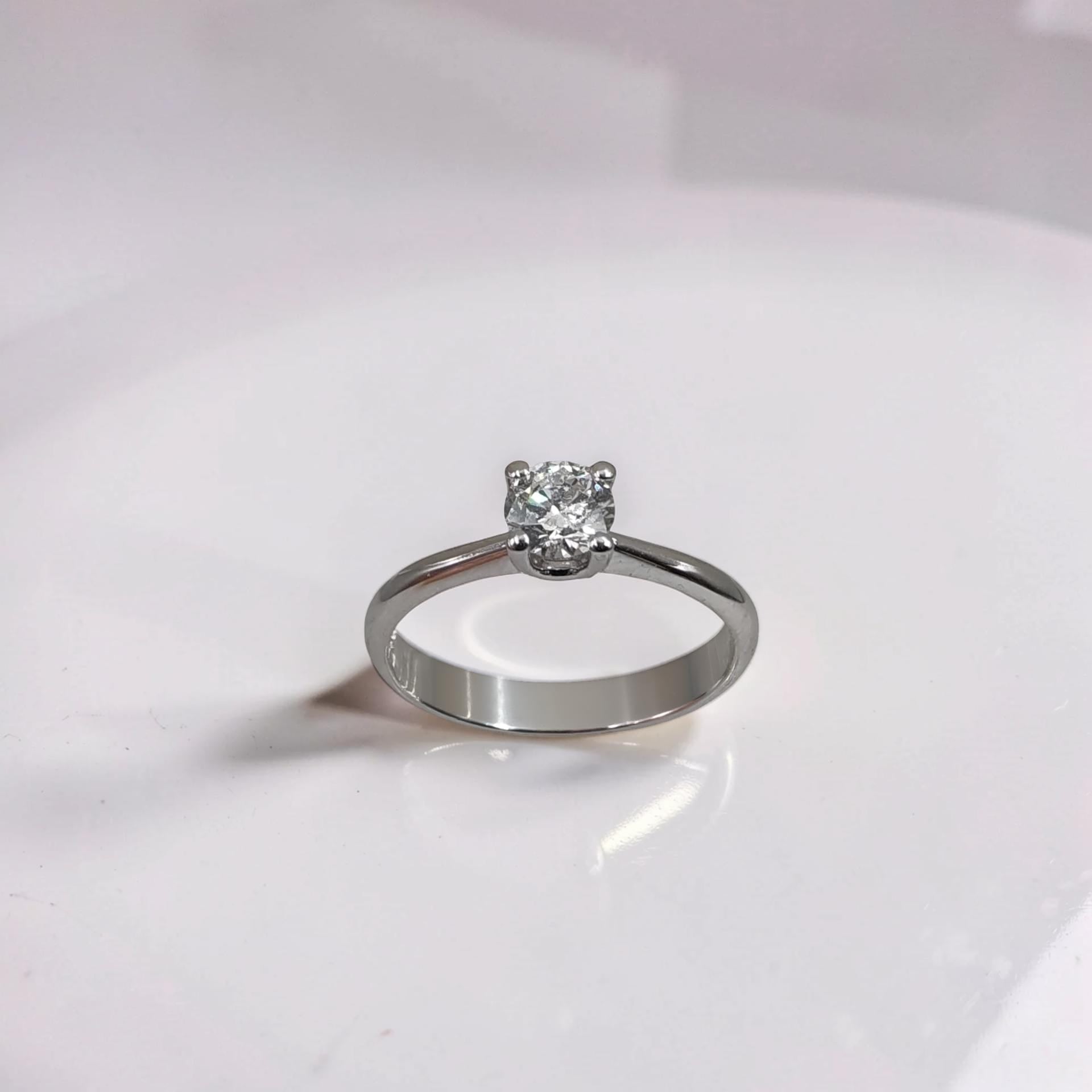 Anello solitario oro bianco 18kt montatura 4 griffes Meteore Gioielli con diamante di laboratorio 0,50 ct D FL
