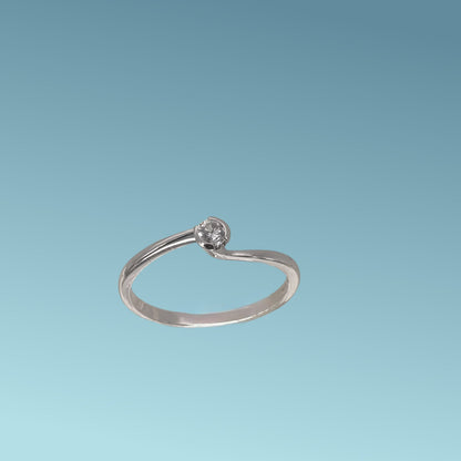 Anello Solitario in oro bianco 18kt di Meteore Gioielli con diamante naturale taglio brillante 0.10 carati G/VS,  Simbolo di amore e unione. Perfetto per proposte di fidanzamento