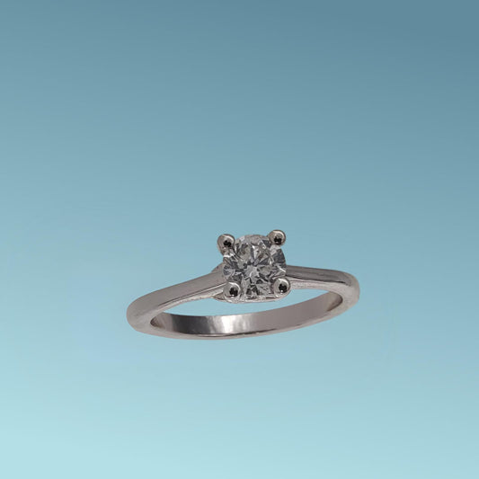 Anello Solitario in oro bianco 18kt di Meteore Gioielli con diamante naturale taglio brillante ct 0.50 G/SI.