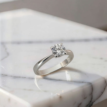 Anello solitario in oro bianco 18kt con diamante naturale 0,70 ct colore D purezza VVS2 certificato gia
