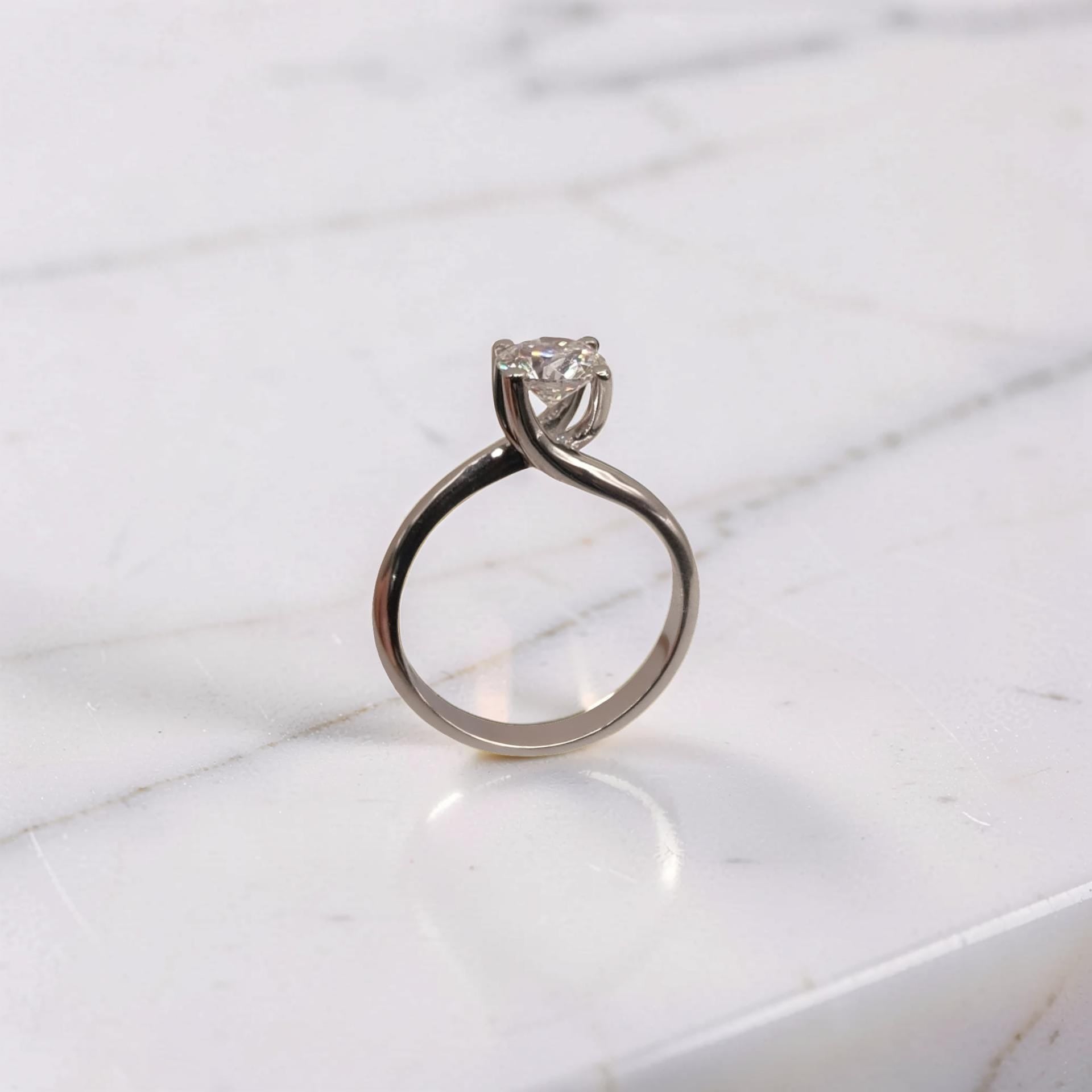 Anello con diamante da 1 carato in oro 18Kt solitario elegante diamante laboratorio D VVS1