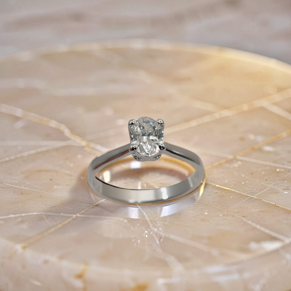 anello solitario oro bianco 18kt con diamante naturale taglio ovale 0,70 ct colore d purezza vvs1