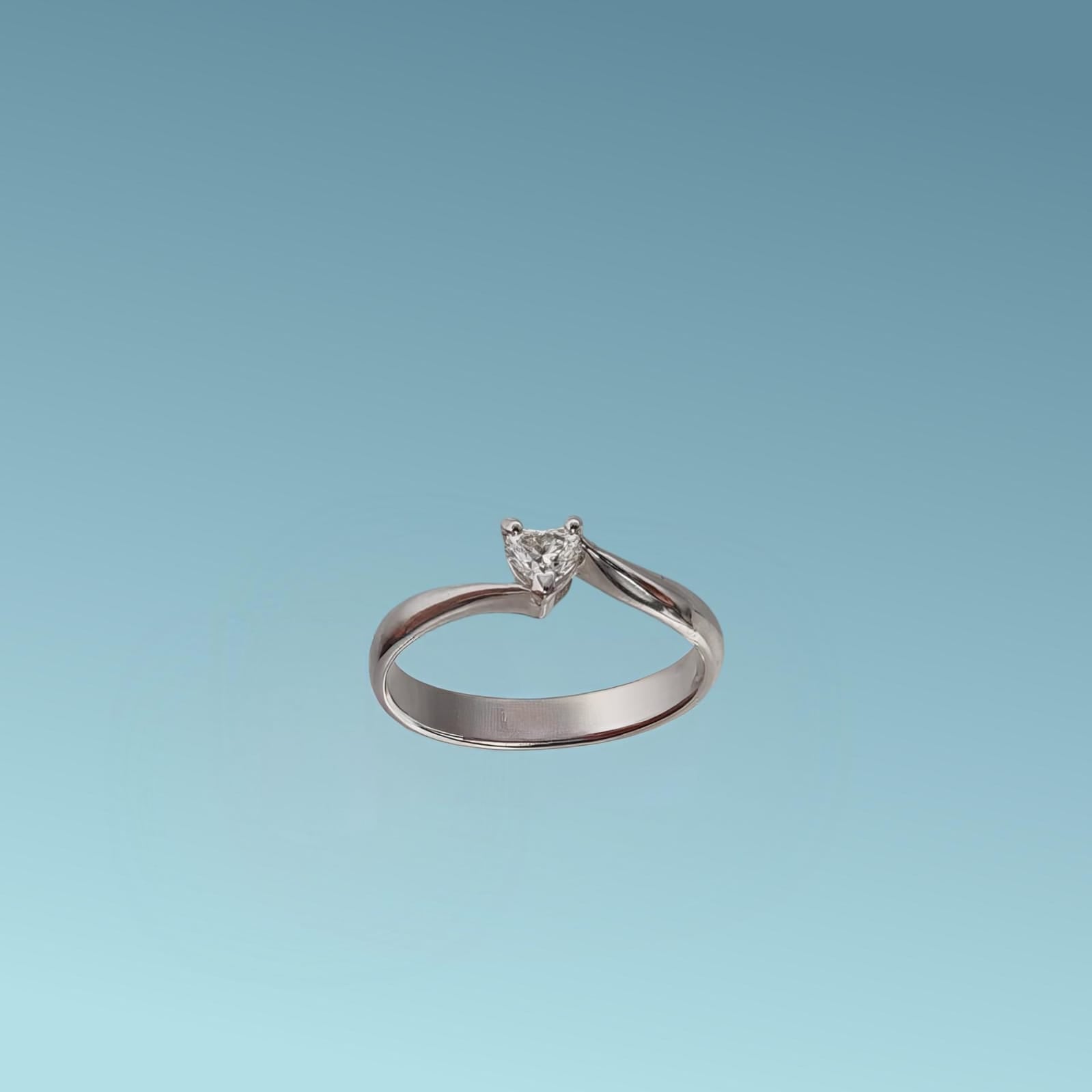 Anello Solitario in oro bianco 18kt di Meteore Gioielli con diamante naturale taglio a cuore ct 0.21 G/VS