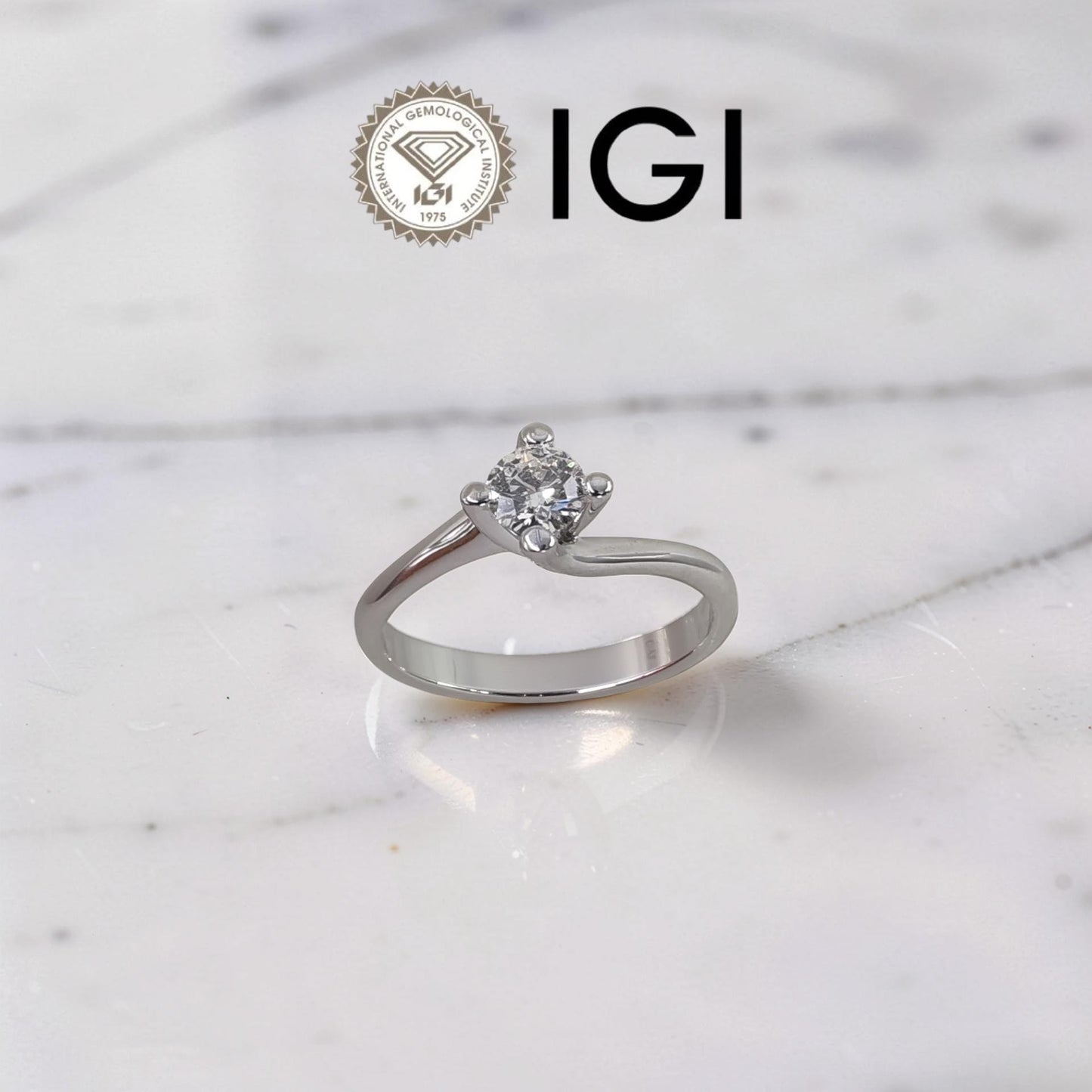 anello solitario in oro bianco 18kt con diamante naturale 0,40 ct colore e purezza vs1, taglio excellent. certificato igi.