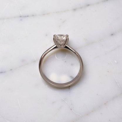 Anello solitario oro bianco 18kt con certificato di autenticità IGI
