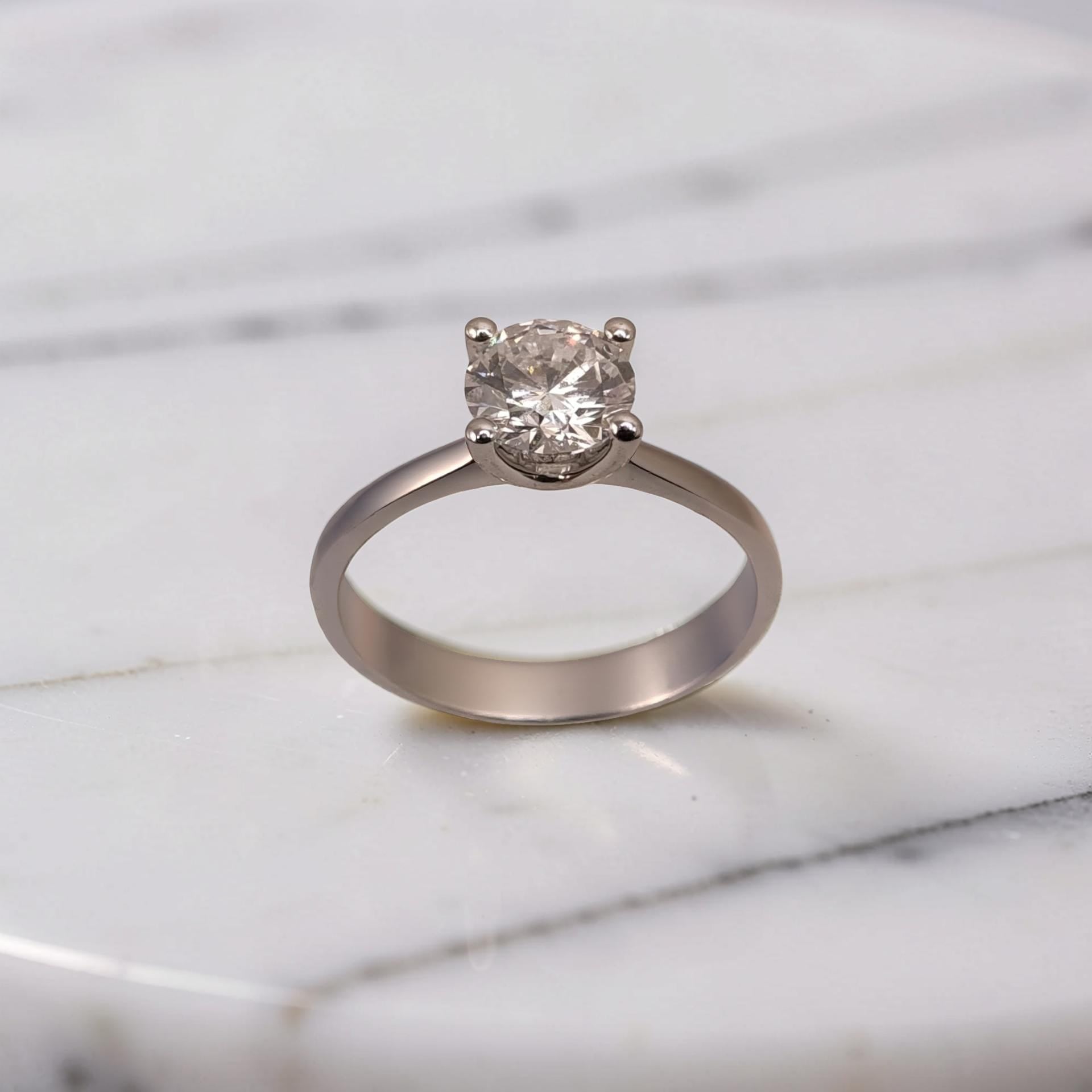 Anello solitario oro bianco 18kt con diamante di laboratorio 1 carato certificato IGI