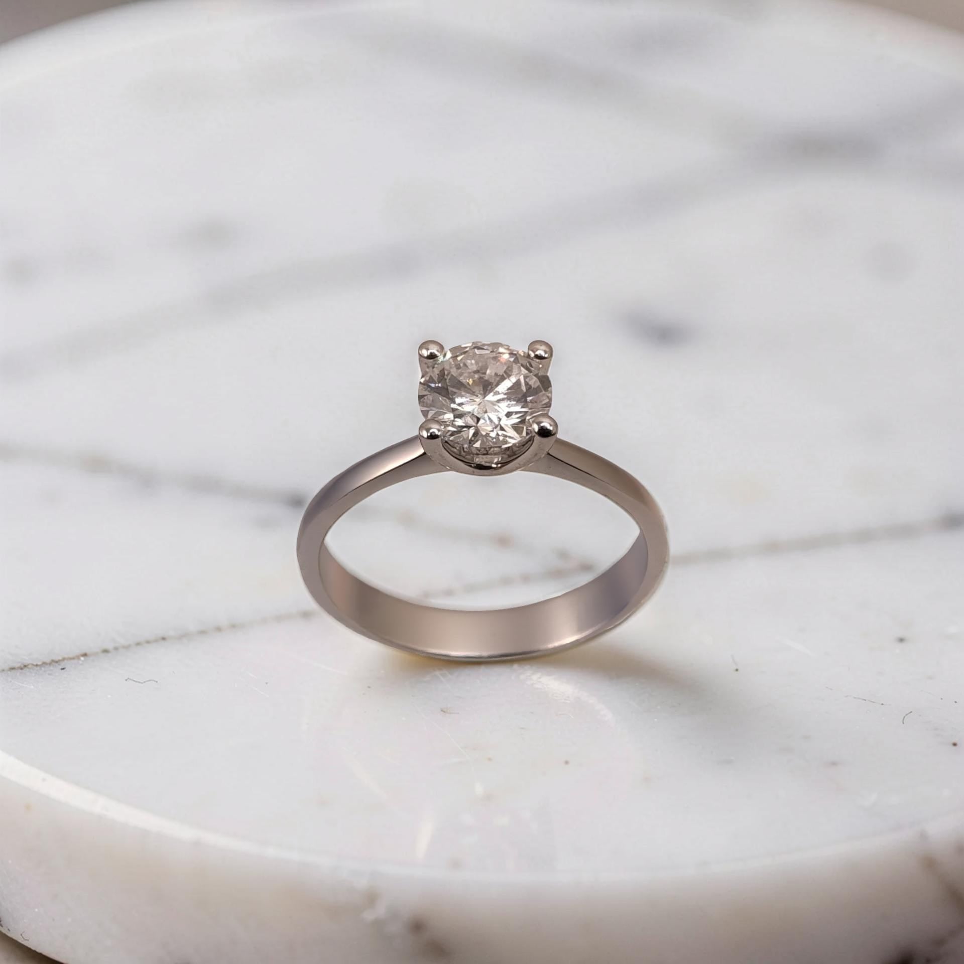 Anello solitario oro bianco 18kt con diamante di laboratorio 1 carato certificato IGI