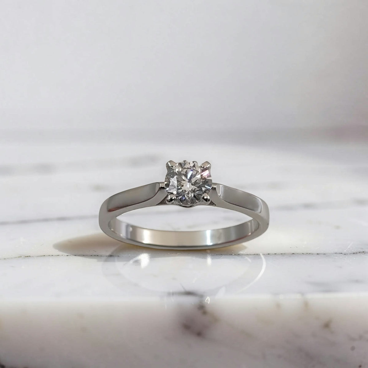 anello solitario oro bianco 18kt con diamante naturale 0,50 ct colore d purezza si1 certificato igi