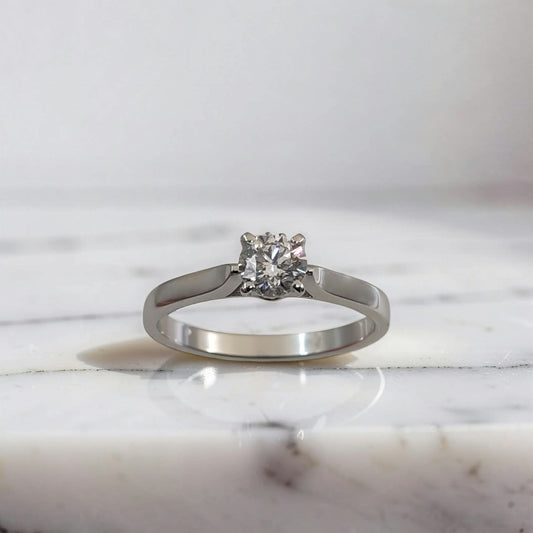 Anello solitario oro bianco 18kt con diamante naturale 0,50 ct colore D purezza SI1 certificato Igi