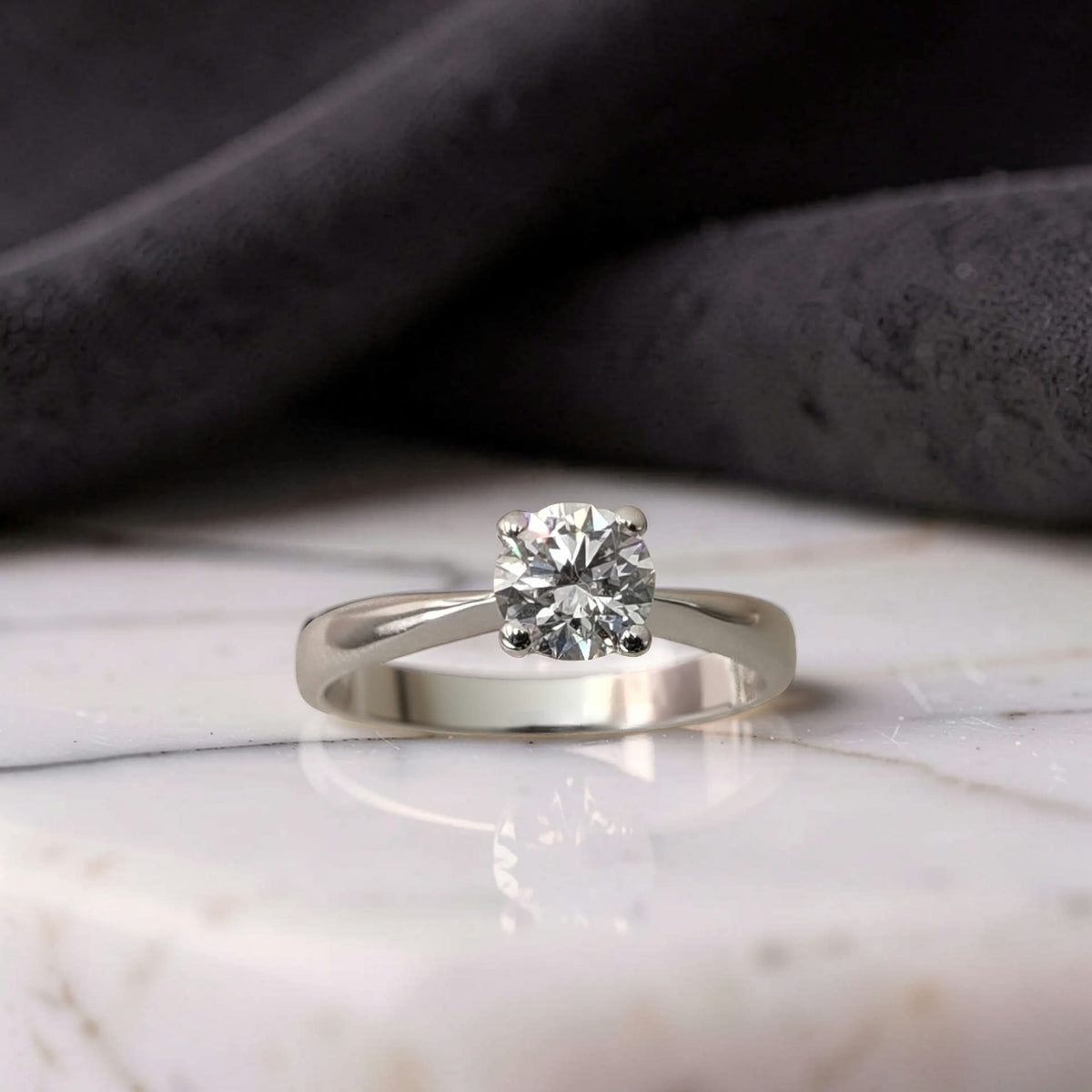 anello solitario oro bianco 18kt con diamante naturale 0,70 ct colore d purezza vvs2 certificato gia