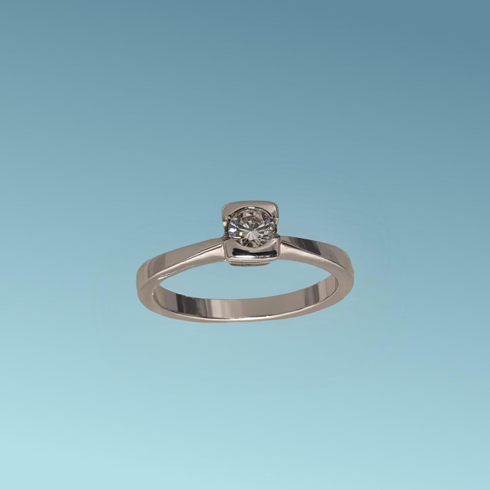 Anello Solitario in oro bianco 18kt di Meteore Gioielli con diamante naturale taglio brillante ct 0.19 G/IF.&nbsp;