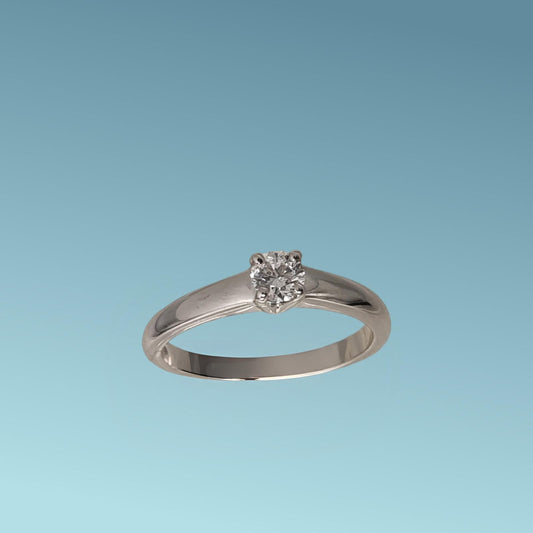 Anello Solitario in oro bianco 18kt di Meteore Gioielli con diamante naturale taglio brillante ct 0.25 G/VS.