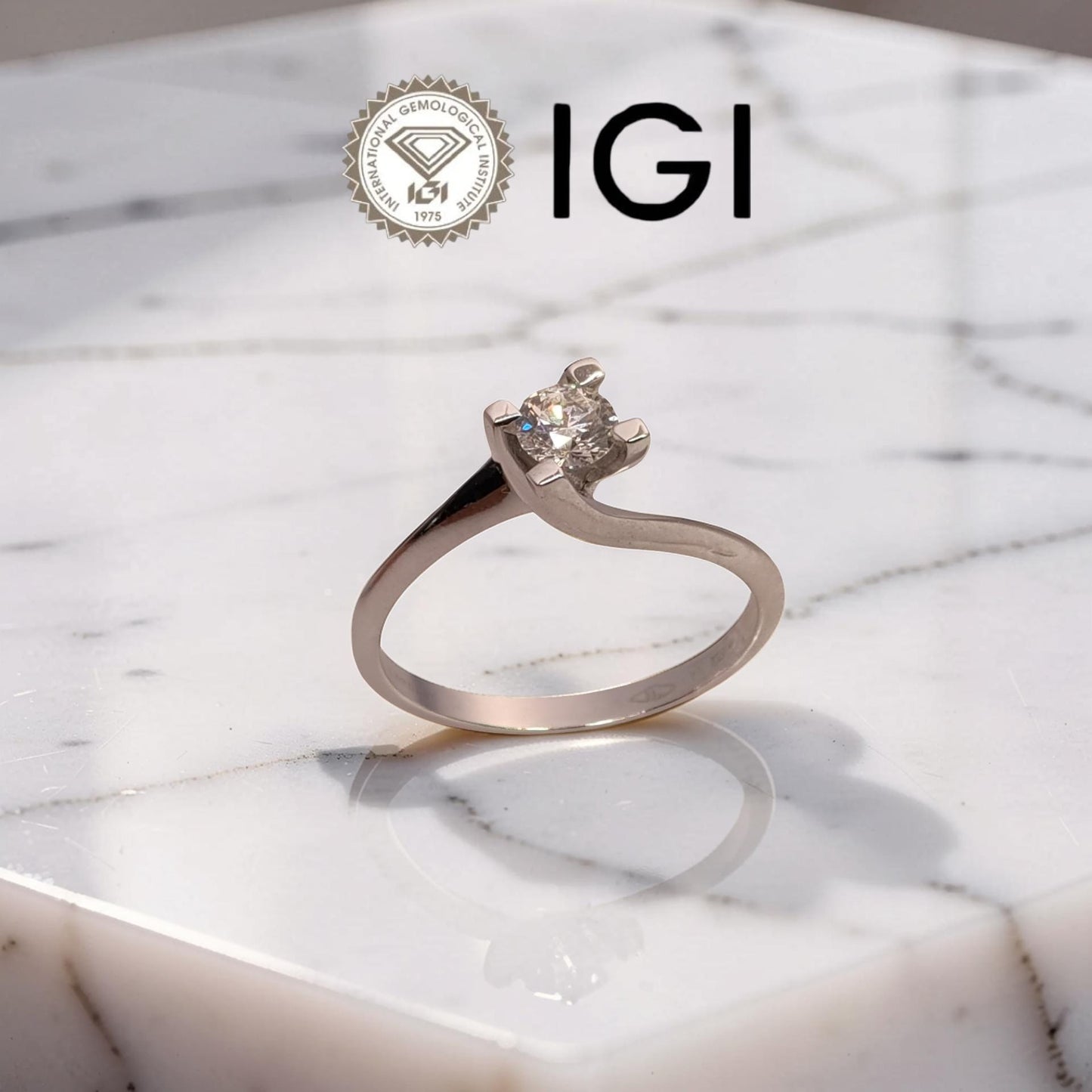 anello solitario valentino in oro bianco 18kt con diamante naturale certificato igi, 0,30 ct colore f purezza si1. eleganza classica, certificato incluso.