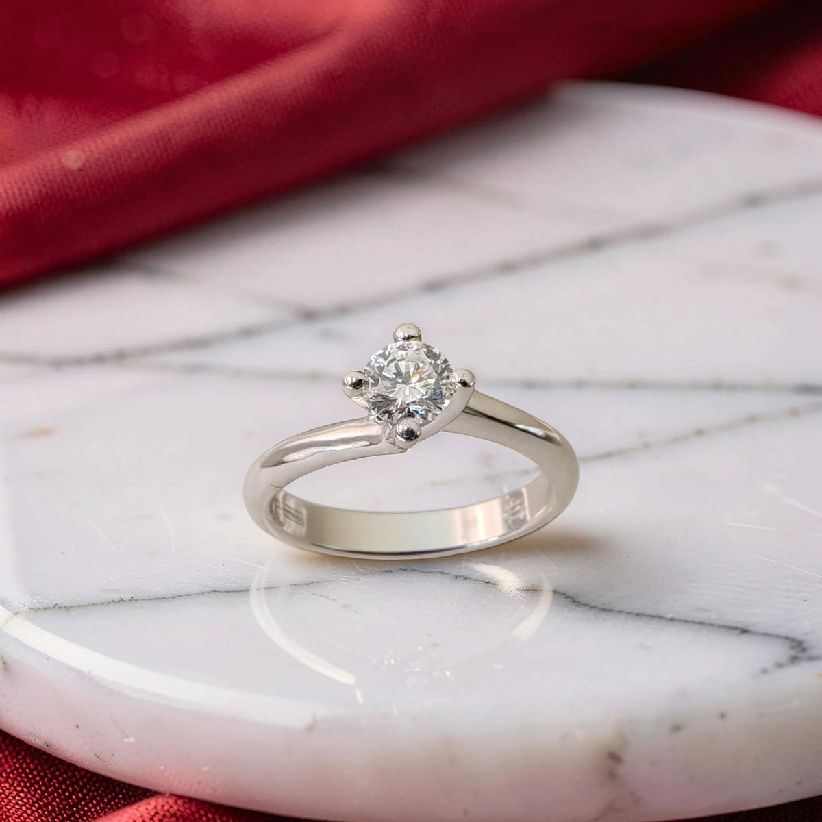 Anello solitario Valentino oro bianco 18kt con diamante naturale 0,50 ct colore D purezza VS1