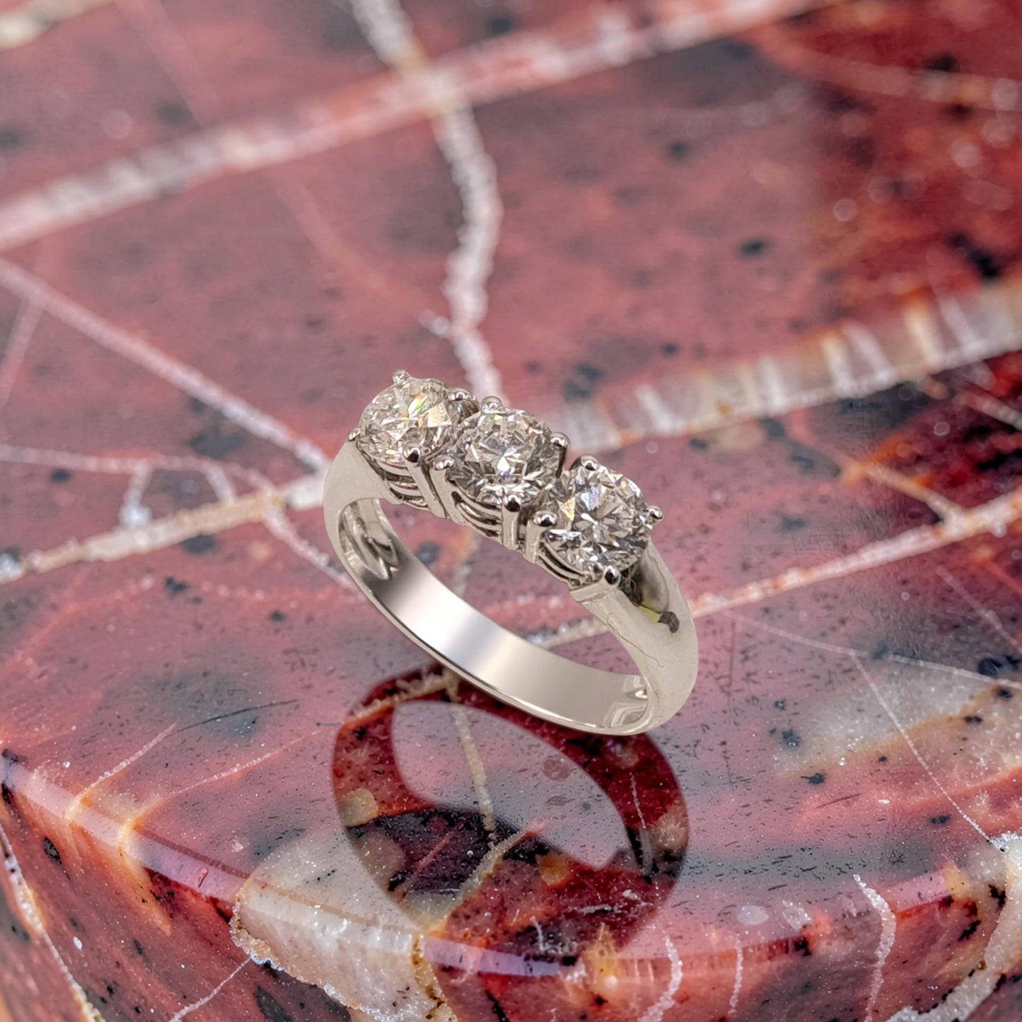 anello trilogy diamanti 0,90 ct d vs1 certificato igi