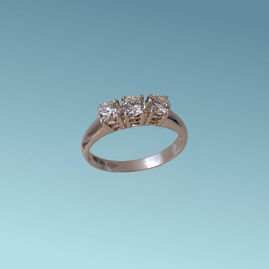 Anello Trilogy in oro bianco 18kt di Meteore Gioielli con tre diamanti di laboratorio "Lab Grown" per un totale di 0.74 ct D/VS. 