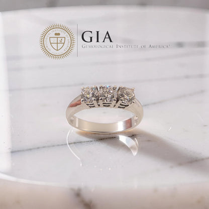 Anello Trilogy in oro bianco 18 kT con Diamanti 0.90 ct D VS1 Certificato GIA