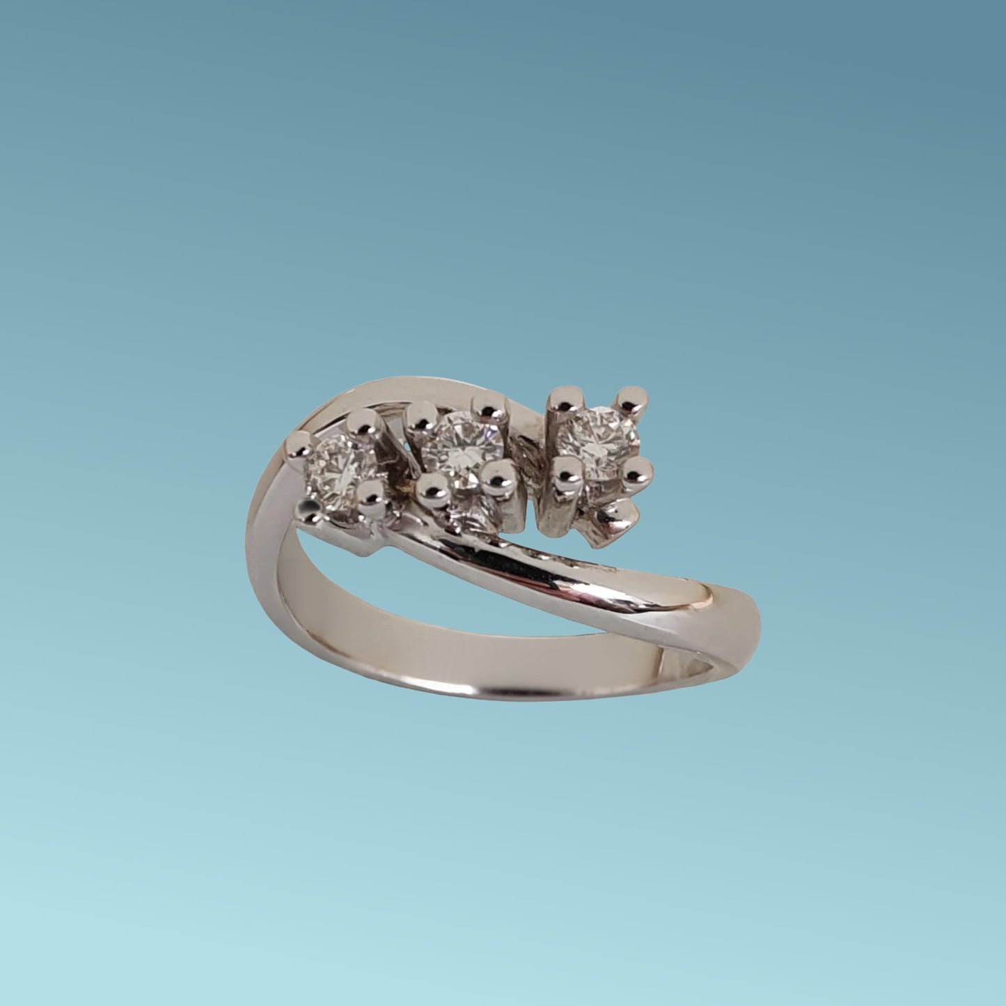 anello trilogy in oro 18 carati di mirco visconti con diamanti per complessivi 0.31 carati, f color vs.