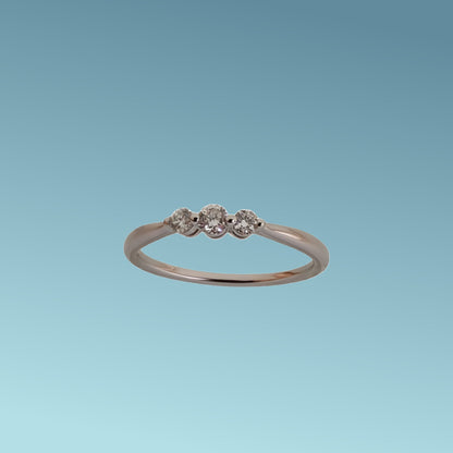 Anello Trilogy in oro bianco 18kt di Meteore Gioielli con Diamanti naturali taglio brillante Diamanti  a giorno con il centrale più grande rispetto agli altri.