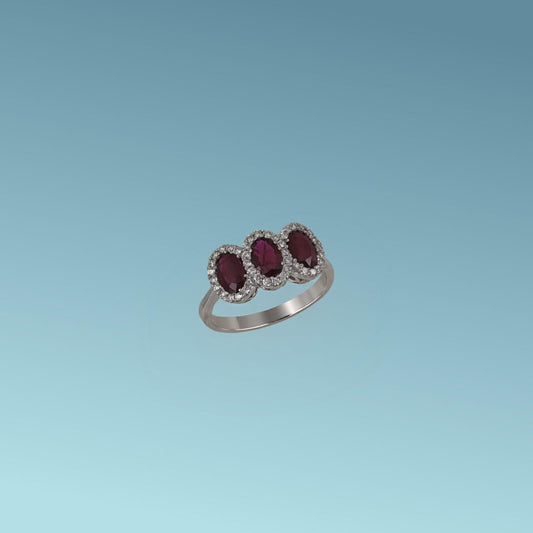 Anello trilogy in oro bianco 18kt di Meteore Gioielli presenta tre incantevoli rubini di taglio ovale per un totale di 1.32 ct contornati da diamanti