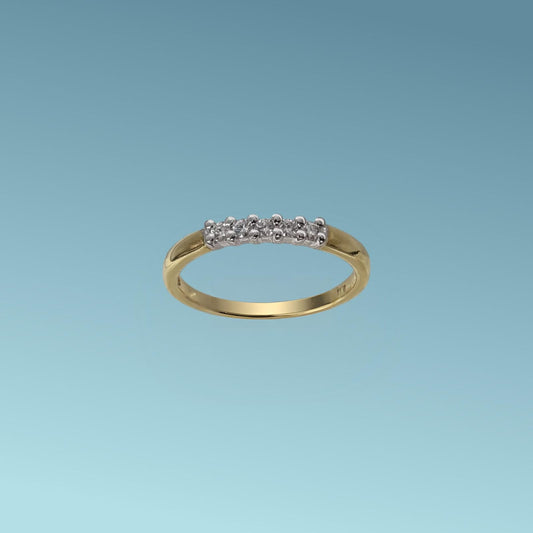 Anello veretta in oro giallo e bianco 18kt di Meteore Gioielli con 5 Diamanti naturali taglio brillante. Questo anello simboleggia l'amore eterno e la fedeltà.