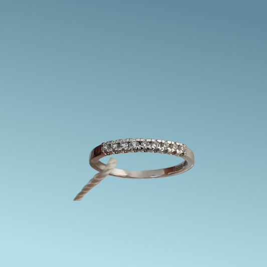 Anello veretta in oro bianco 18kt di Meteore Gioielli con 9 Diamanti naturali taglio brillante
