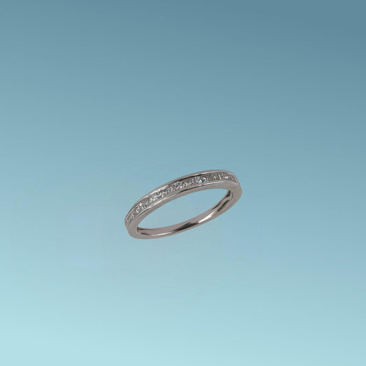 Anello veretta in Oro bianco 18kt di Meteore Gioielli con una fila di diamanti naturali ct 0.31 G/VS
