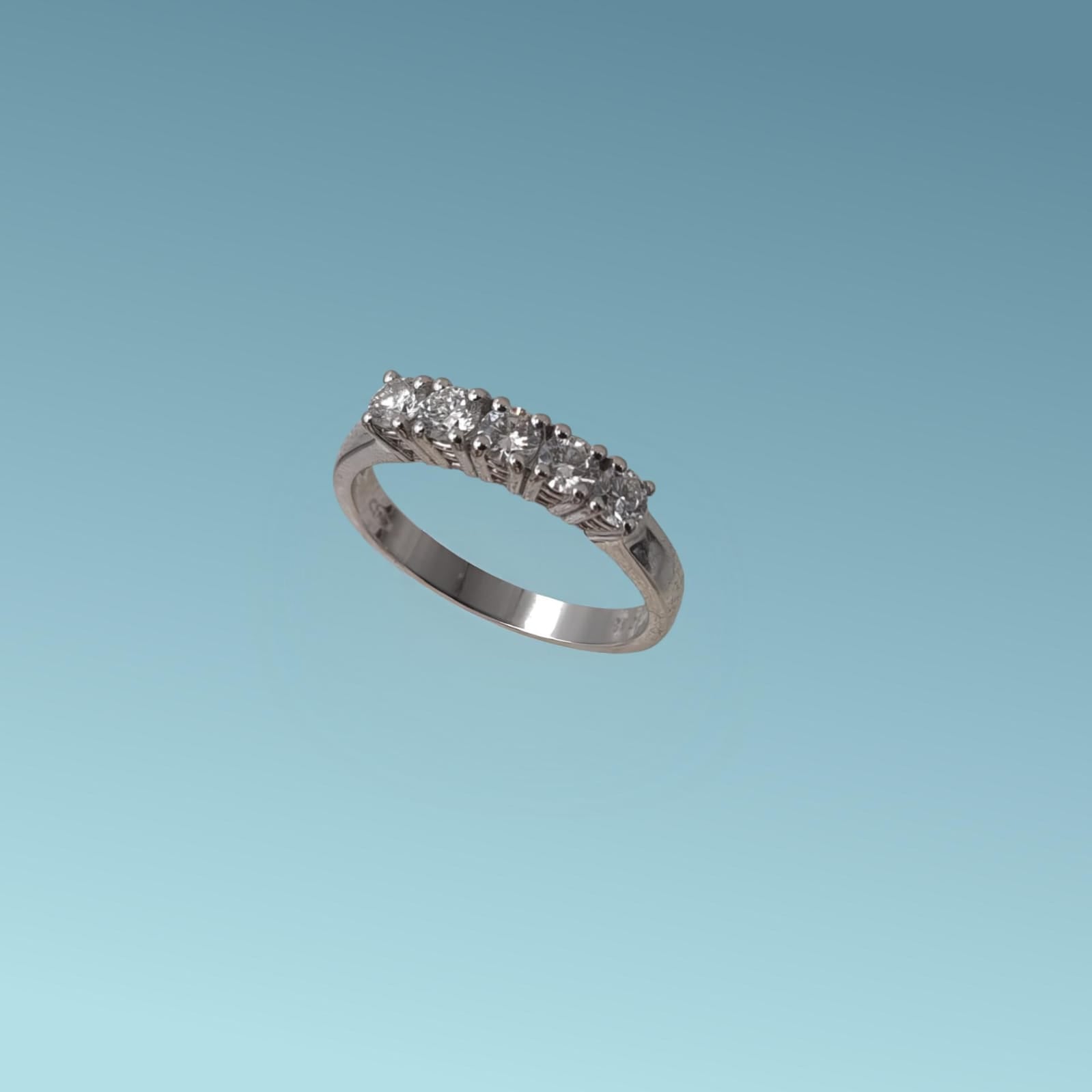 Anello Veretta in oro bianco 18kt di Meteore Gioielli con Diamanti di laboratorio "Lab Grown" per un totale di 0.58 ct D/VS. 