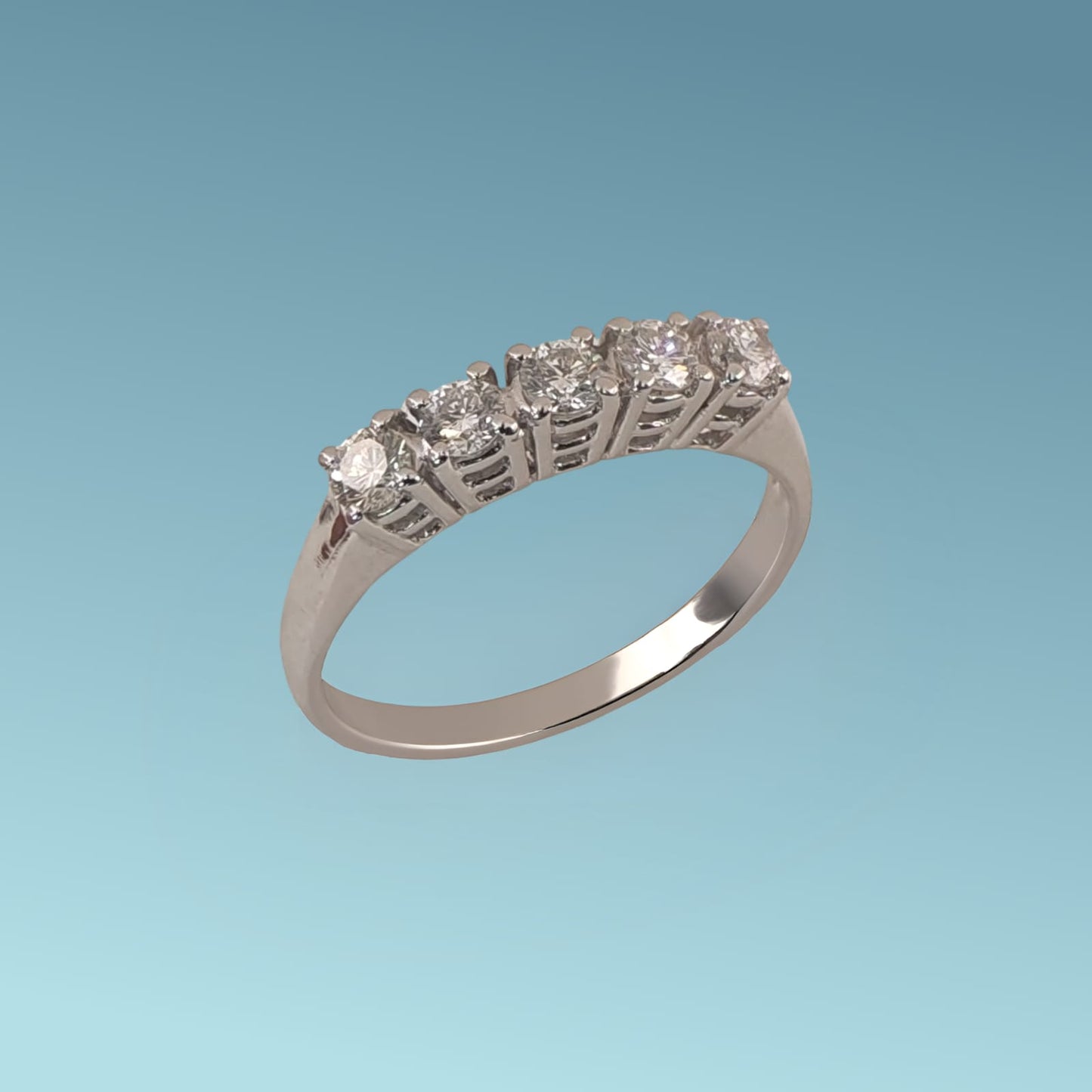 anello veretta in oro bianco 18kt di meteore gioielli con 5 diamanti naturali taglio brillante per un totale di 0.49ct.