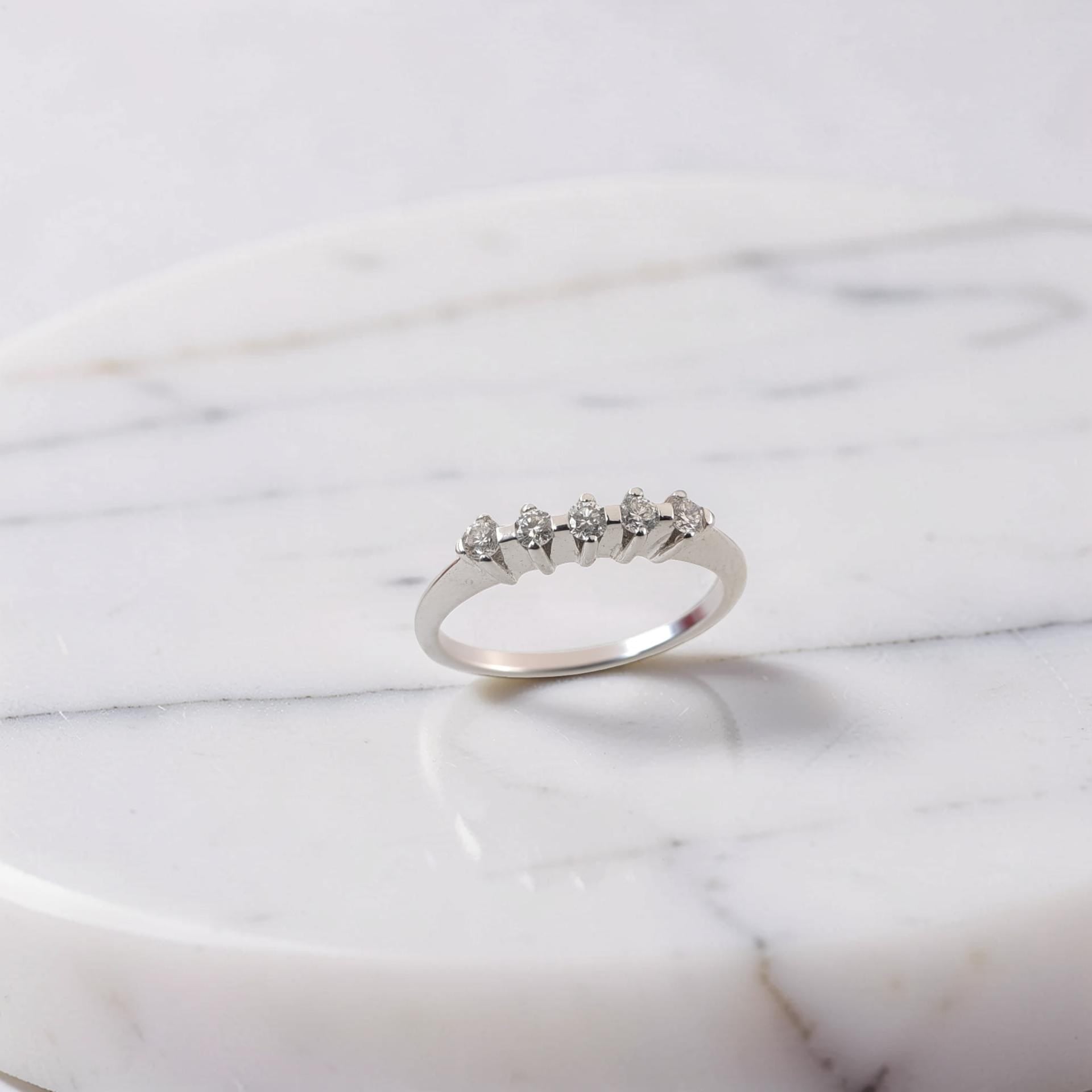 anello veretta di Meteore gioielli in oro 18Kt con diamanti 0.25 carati