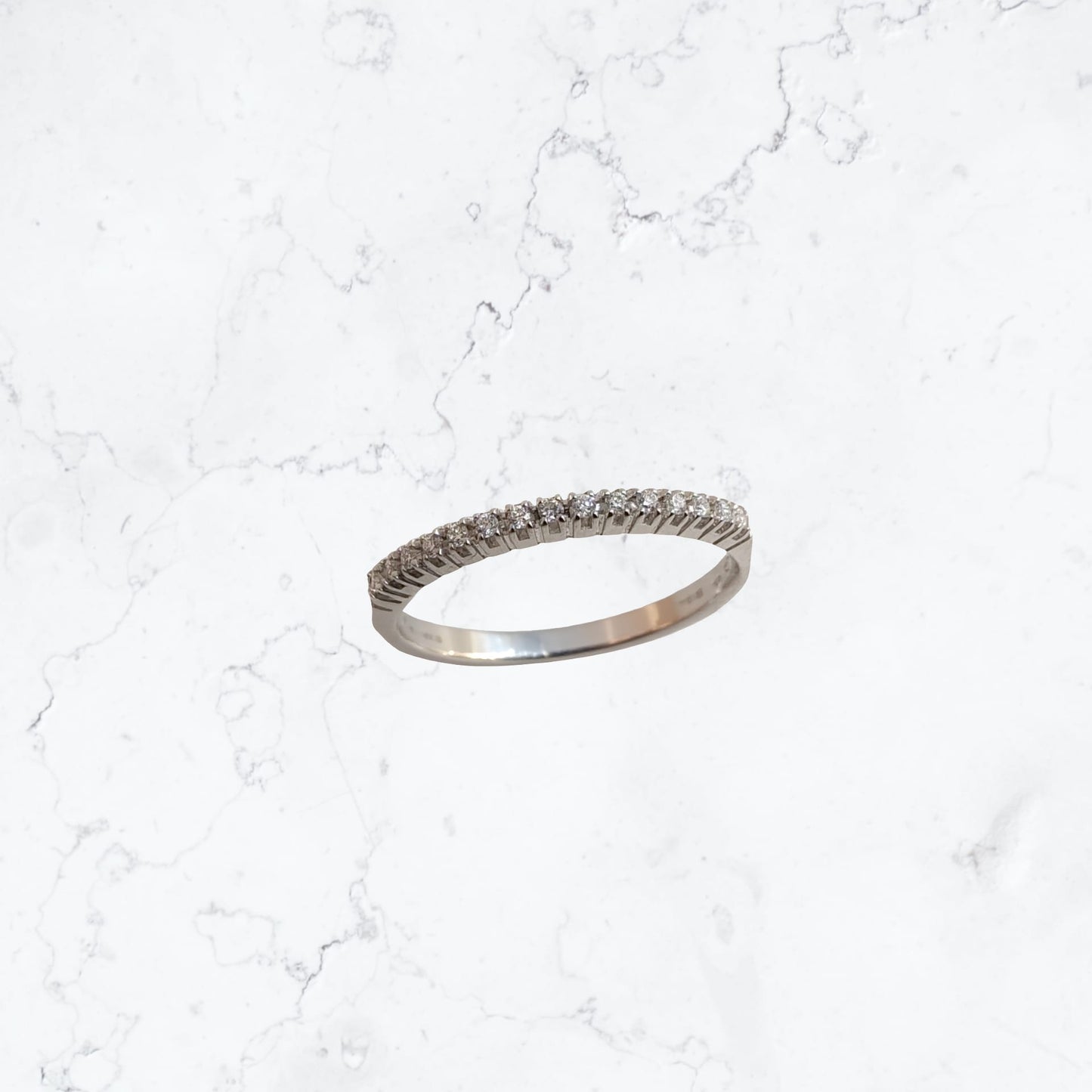 anello veretta in oro bianco 18kt di meteore gioielli con 15 diamanti naturali taglio brillante
