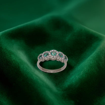 Anello in oro Bianco 18kt di Meteore Gioielli con smeraldi naturali a scalare taglio brillante ct 0.40 e diamanti naturali taglio brillante ct 0.36 G/VS.