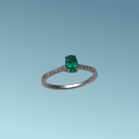 Anello in oro bianco 18kt di Mirco Visconti con Smeraldo naturale ct 0.56 taglio ovale e diamanti naturali taglio brillante ct 0.06 G/VS.  